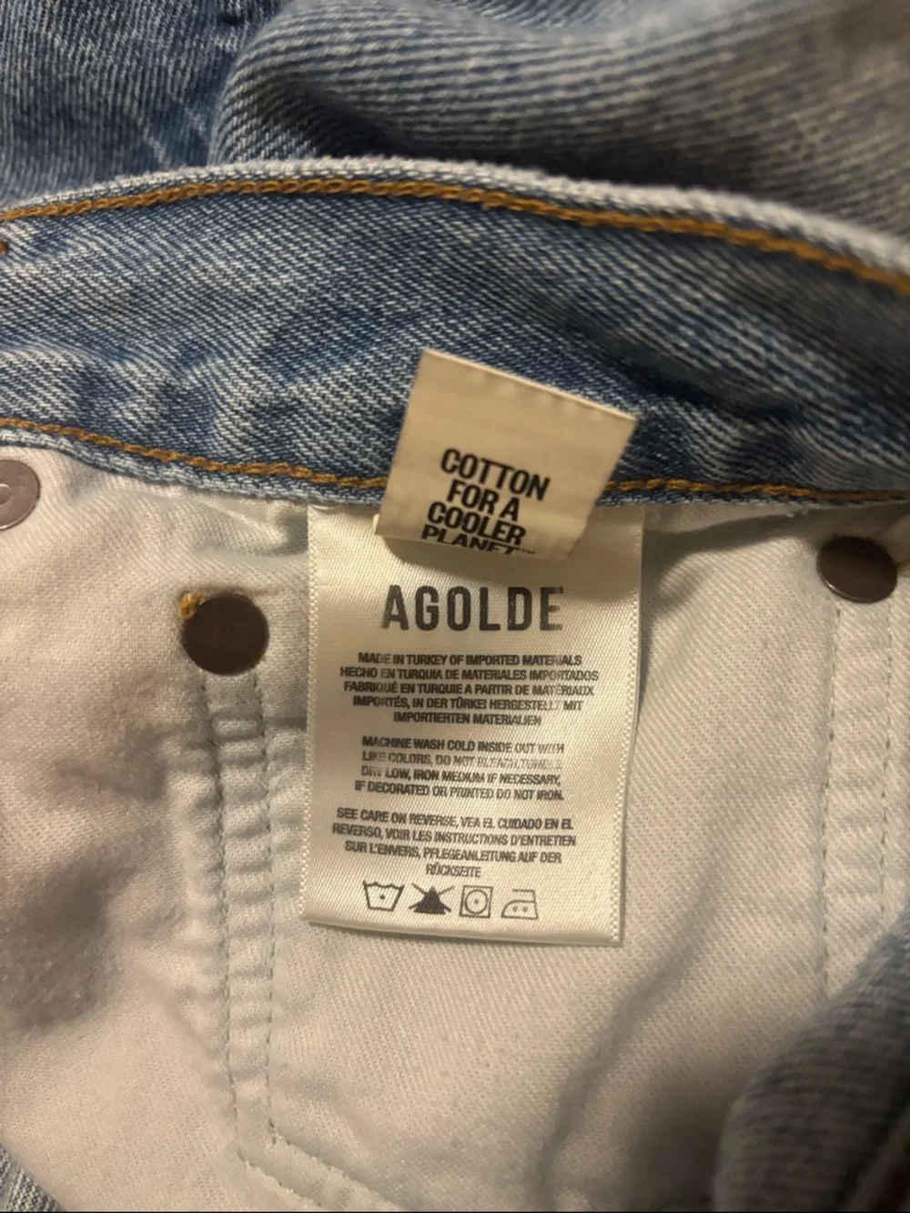 Agolde Indra shorts - Light Wash Frayed Hem Denim Shorts - Picture 3 of 3